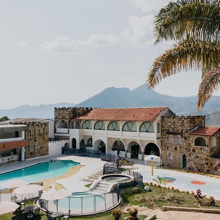 Hotel El Castillo Chinauta Kültér fotó