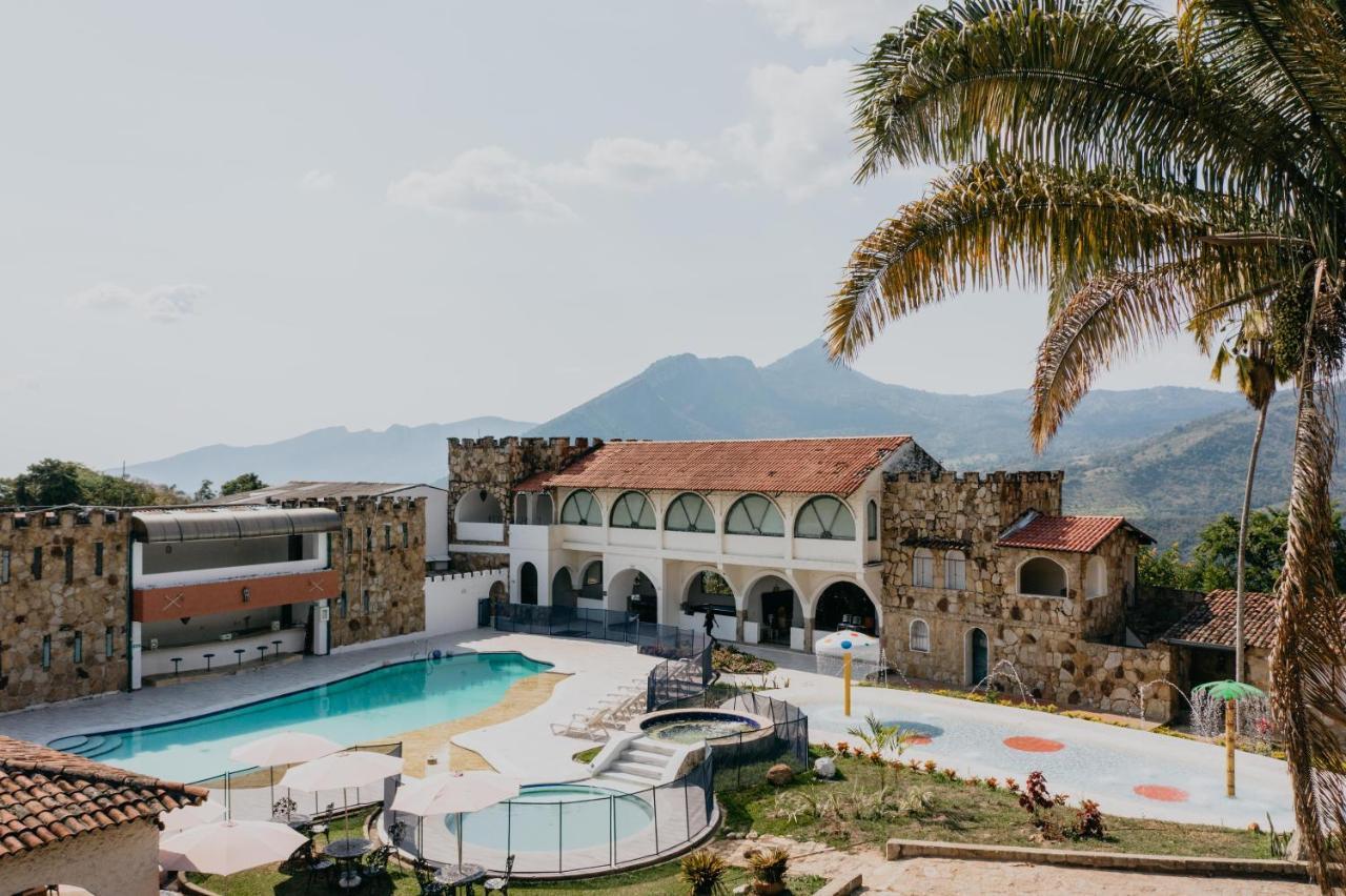 Hotel El Castillo Chinauta Kültér fotó