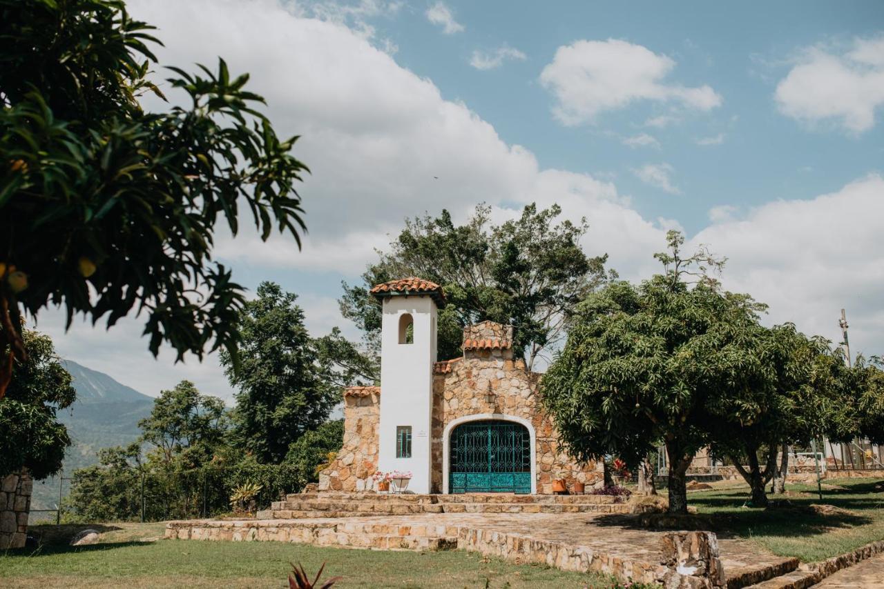Hotel El Castillo Chinauta Kültér fotó