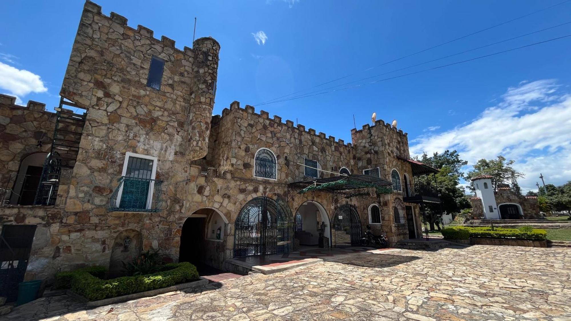 Hotel El Castillo Chinauta Kültér fotó