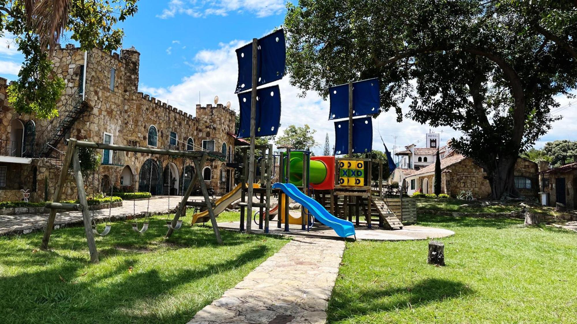 Hotel El Castillo Chinauta Kültér fotó