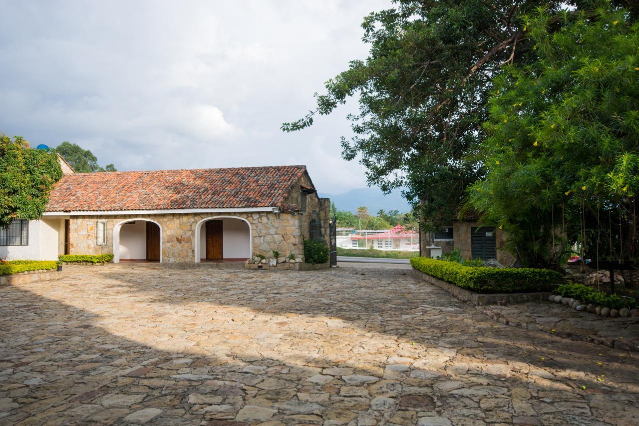 Hotel El Castillo Chinauta Kültér fotó
